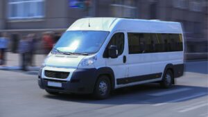 Öğrenci taşımacılığında kullanılan servis minibüsü