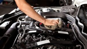 Oto servis bakım çalışması